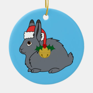 Graue arktische Hasen mit Weihnachtsmannmütze u. Keramikornament