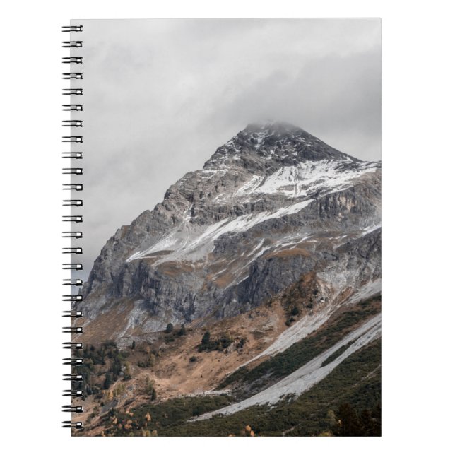 GRAUE BERGE MIT SCHNEE UMGEBEN MIT TR NOTIZBLOCK (Vorderseite)