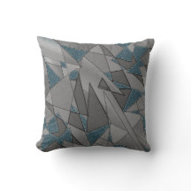 Graue dreieckige Ausschnitte auf blauem Hintergrun