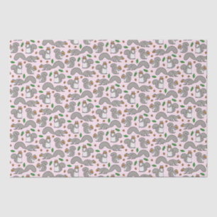 Graue Eichhörnchen auf rosafarbenem Gewebe Seidenpapier