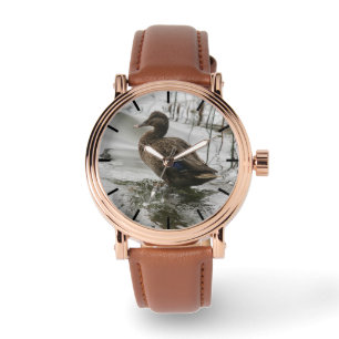 Graue Ente auf dunklem See Armbanduhr
