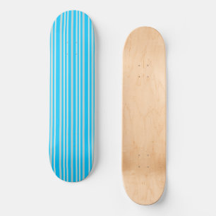 Graue graue Streifen auf Sky Blue Skateboard