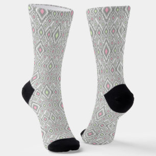 Graue, grüne, rosa Rhombusse auf weißem Boden Socken