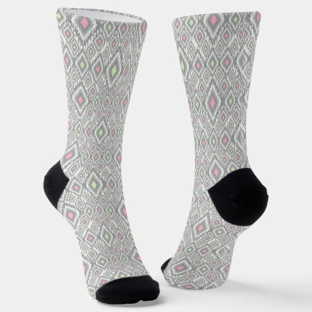 Graue, grüne, rosa Rhombusse auf weißem Boden Socken (Gewinkelt)