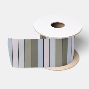 Graue Grüntöne und schwarze Streifen auf Aquarellp Satinband