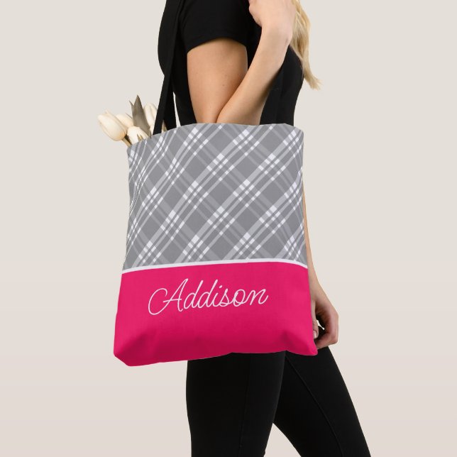 Graue, Karierte und rosa Stricktasche (Von Nahem)