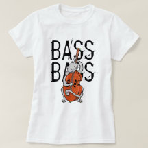 Graue Katze, die einen doppelten Bass oder einen a