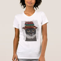 Graue Katze mit Büchern auf Kopf