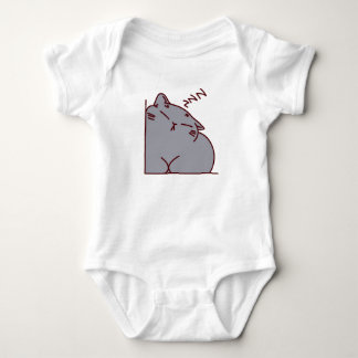 Graue Katze schläft Baby Strampler