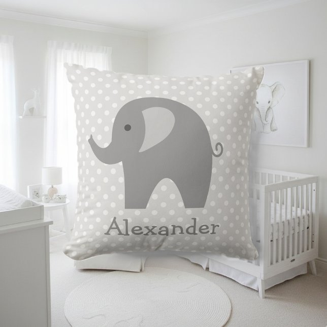 Graue Kissen für den Elefantenwurf im Kinderzimmer (baby room pillow with elephant design)