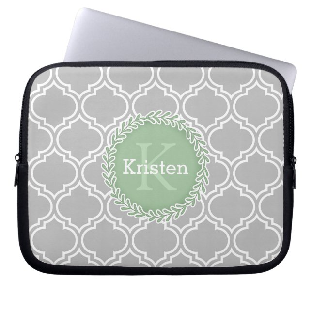 Graue marokkanische Tile Pattern Green Monogram Laptopschutzhülle (Vorderseite)
