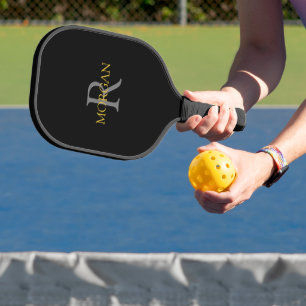 Graue Monogram und Goldname auf schwarz Pickleball Schläger