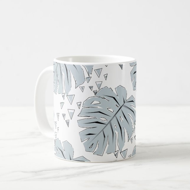 Graue Monstera-Blätter auf weiß Kaffeetasse (Vorderseite Links)