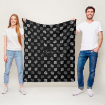 Graue Pfoten auf Schwarz mit Monogramm und Namen