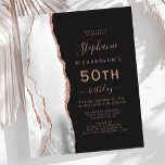 Graue Rose Gold Agate 50. Geburtstag<br><div class="desc">Die links Kulisse dieses eleganten,  modernen 50. Geburtstagsfeiers besticht durch eine grau-weiße Aquarellwand mit vergoldeten Rose-Imitate-Glitzer. Der anpassbare Text kombiniert Rose-farbene Handschrift,  Copperplate und kursiv Schriftart auf einem schwarzen Hintergrund. Die Rückseite weist ein passendes Drehdesign auf.</div>