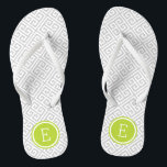 Graue und grüne griechische Schlüsselmonogramm Flip Flops<br><div class="desc">Maßgeschneiderte,  bedruckte Flop-Sandalen mit einem stilvollen,  modernen griechischen Schlüsselmuster und einem eigenen Monogramm oder einem anderen Text in einem Kreisrahmen. Klicken Sie auf Anpassen,  um Schriftart und Farben zu ändern oder eigene Bilder hinzuzufügen,  um ein einzigartiges Design zu erstellen!</div>