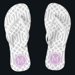 Graue und Lila Trellis Monogramm Flip Flops<br><div class="desc">Maßgeschneiderte,  bedruckte Flop-Sandalen mit einem stilvollen,  modernen Trellis-Muster und einem eigenen Monogramm oder einem anderen Text in einem Kreisrahmen. Klicken Sie auf Anpassen,  um Schriftart und Farben zu ändern oder eigene Bilder hinzuzufügen,  um ein einzigartiges Design zu erstellen!</div>