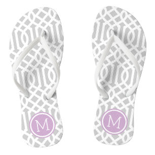 Graue und Lila Trellis Monogramm Flip Flops