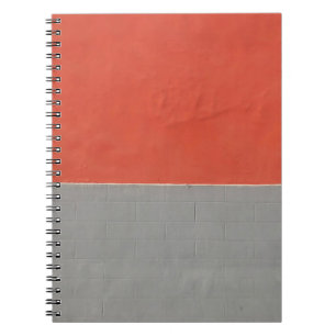 Graue und orangefarbene Wand Notizblock