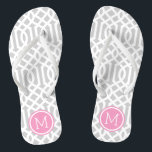 Graue und rosa Trellis Monogramm Flip Flops<br><div class="desc">Maßgeschneiderte,  bedruckte Flop-Sandalen mit einem stilvollen,  modernen Trellis-Muster und einem eigenen Monogramm oder einem anderen Text in einem Kreisrahmen. Klicken Sie auf Anpassen,  um Schriftart und Farben zu ändern oder eigene Bilder hinzuzufügen,  um ein einzigartiges Design zu erstellen!</div>