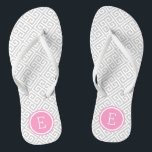 Graue und rosafarbene griechische Schlüsselmonogra Flip Flops<br><div class="desc">Maßgeschneiderte,  bedruckte Flop-Sandalen mit einem stilvollen,  modernen griechischen Schlüsselmuster und einem eigenen Monogramm oder einem anderen Text in einem Kreisrahmen. Klicken Sie auf Anpassen,  um Schriftart und Farben zu ändern oder eigene Bilder hinzuzufügen,  um ein einzigartiges Design zu erstellen!</div>