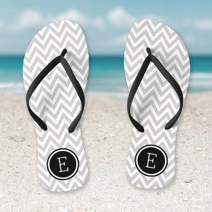 Graue und schwarze Zickzack Monogramm Flip Flops