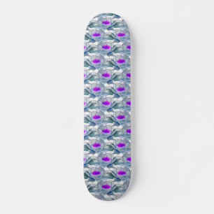 Graue und violette Blumenmuster Skateboard