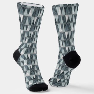 Graue und weiße texturierte Dreiecke. Socken