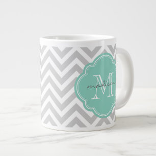 Graue und Zickzack Aqua-Monogramm Jumbo-Tasse