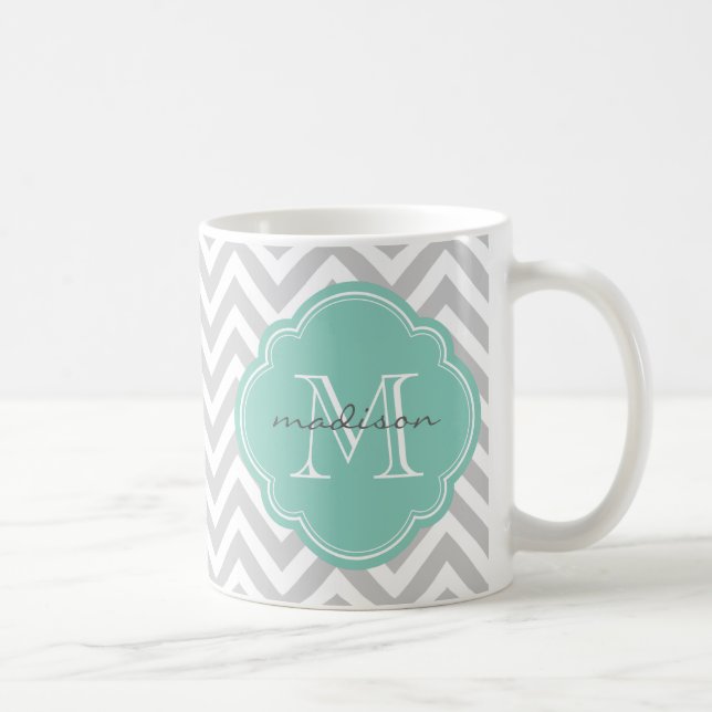 Graue und Zickzack Aqua-Monogramm Tasse (Rechts)