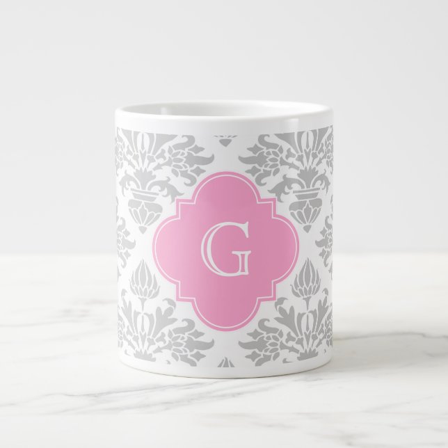 Graue weiße Floral Damask #3 Pink Monogram Label Jumbo-Tasse (Vorderseite)