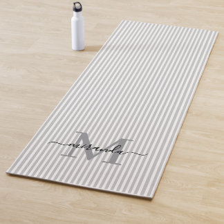 Graue & weiße Streifen mit Monogramm-Namen Yogamatte
