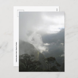 Graue Wolken über den Bergen Feiertagspostkarte