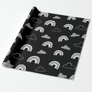 Graue Wolken und Regenbögen auf schwarzem Geschenk Geschenkpapier