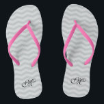 Graue Zickzack Monogramm Hochzeitsparty Flip Flops<br><div class="desc">Graue / graue Namen Monogramm Zickzack Muster Hochzeitsflip Flops. Benutzerdefinierter Farbgurt für ihn und sie / Männer und Frauen. Benutzerdefinierte Hintergrundfarbe und personalisierte Namensinitialen. Moderne, trendige Zickzacksandalen. Vertikale oder horizontale Linien. Niedliches Gastgeschenk zum Thema Hochzeit, Hochzeit, Brautparty, Verlobung, Geburtstag, Grillen, Bachelorette, Girls Wochenendausflug etc. Stripes-Flipflops mit stilvollen mit Monogramm Briefen....</div>