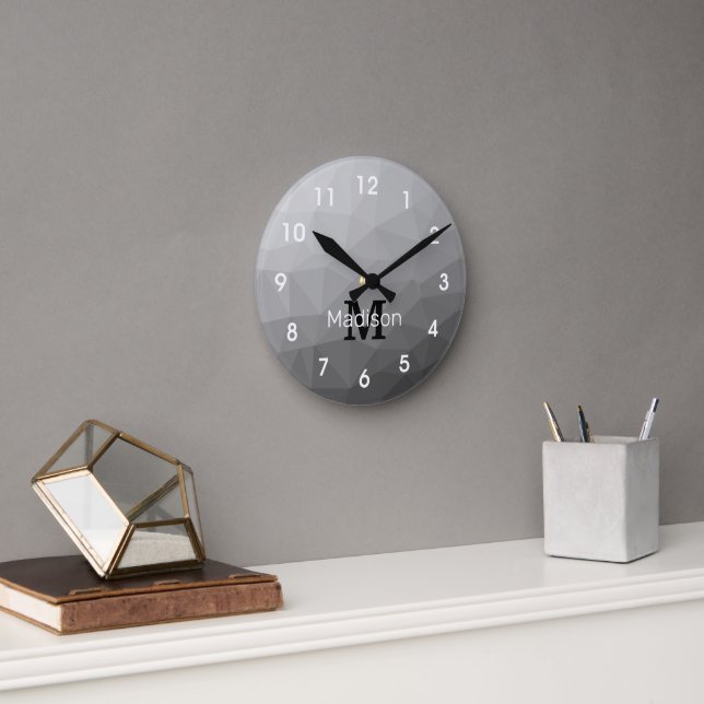 Grauer Gradient-Geometrischer-Netzmuster-Monogramm Runde Wanduhr (Büro)