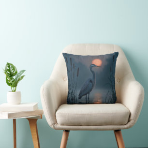 Grauer Heron mit rosa Mond Kissen