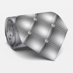 Grauer Hintergrund und Perlen Krawatte