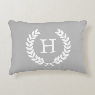 Grauer Weizen Lorbeerkranz Initialen Monogramm Zierkissen