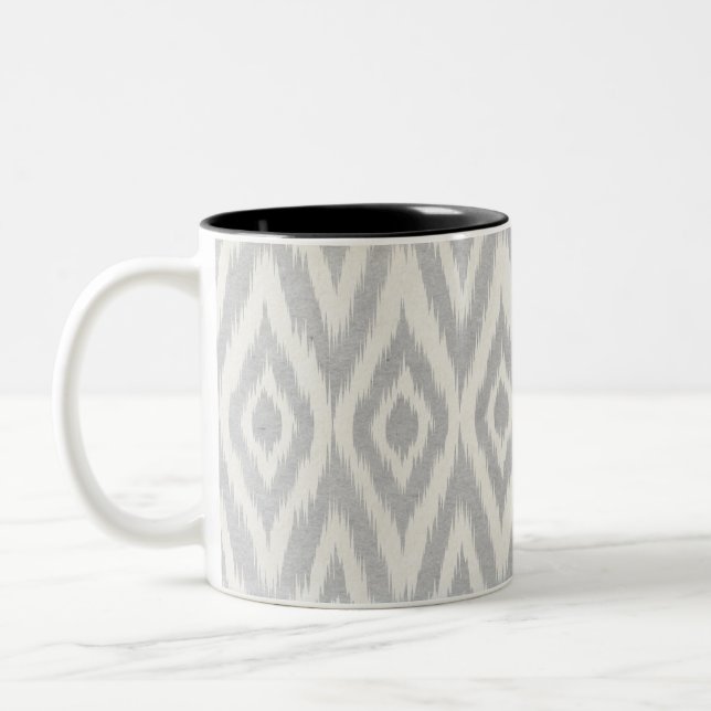 Graues aztekisches PastellAquarell Ikat weich Zweifarbige Tasse (Links)