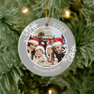 Graues Familienfoto-Schneeflocken-Weihnachtsmotiv Keramik Ornament