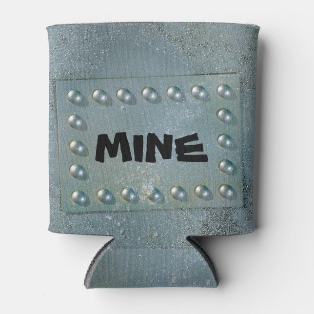 Graues Metall mit Textplatte auf Dose Dosenkühler (Vorderseite)