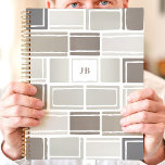 Graues modernes geometrisches Mit Monogramm Planer<br><div class="desc">Bleibe organisiert und auf Trend mit diesem modernen geometrischen Planer! Der minimalistische Design in Grautönen ist perfekt für diejenigen, die saubere Linien und eine zeitgenössische Ästhetik schätzen. Personalisieren Sie es mit Ihrem Namen oder Initialen für eine einzigartige Touch. Mit viel Platz für Notizen, Termine und Tricks wird dieser Planer Ihnen...</div>