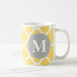 Graues Monogramm Gelbes Quatrefolienmuster Kaffeetasse