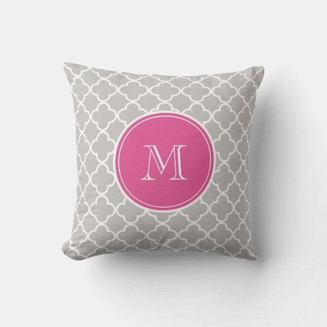 Graues Quatrefoil Muster, Pink-Monogramm Kissen (Vorderseite)