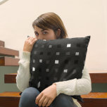 Graues schwarzes Muster für spielbare Pixel Karo Kissen<br><div class="desc">Dieses schwarz-graue,  spielerisch spielerische Pixelnahtlose-Muster verleiht jedem Zimmer ein modernes,  elegantes Ambiente.</div>