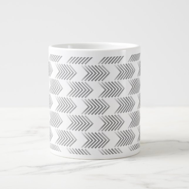 Graues Tribal Arrow Muster Jumbo-Tasse (Vorderseite)