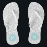 Graues und hellblaues Damaskus-Muster Mit Monogram Flip Flops<br><div class="desc">Spaß und trendy geometrisches Muster und monogramm Design. Ideal für Bräute,  Brautmädchen,  Brautpartys,  Geburtstage,  Sommergeschenke,  etc.</div>