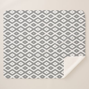 Graues und weißes Diamantmuster Sherpadecke