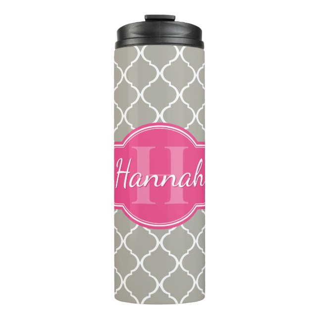 Graues weißes Gittermuster Pink Monogramm Thermosbecher (Vorderseite)